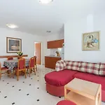 Partelj 3 By Interhome Daire *